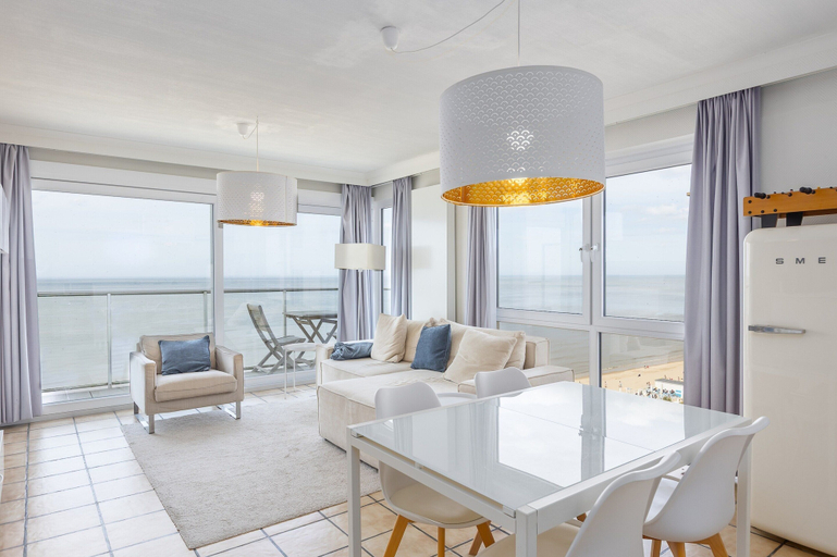 Living room 3, One-bedroom Apartment on the Seafront, West-Vlaanderen