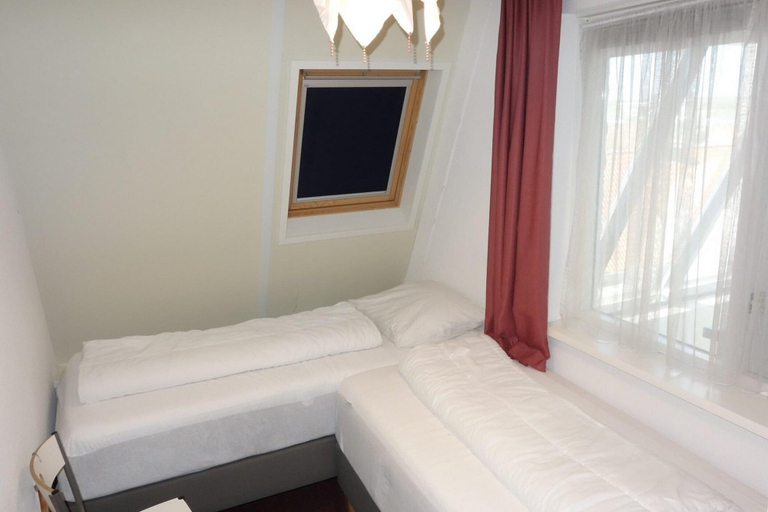Room 3, Apartment With Dunes View of Petten, Zijpe