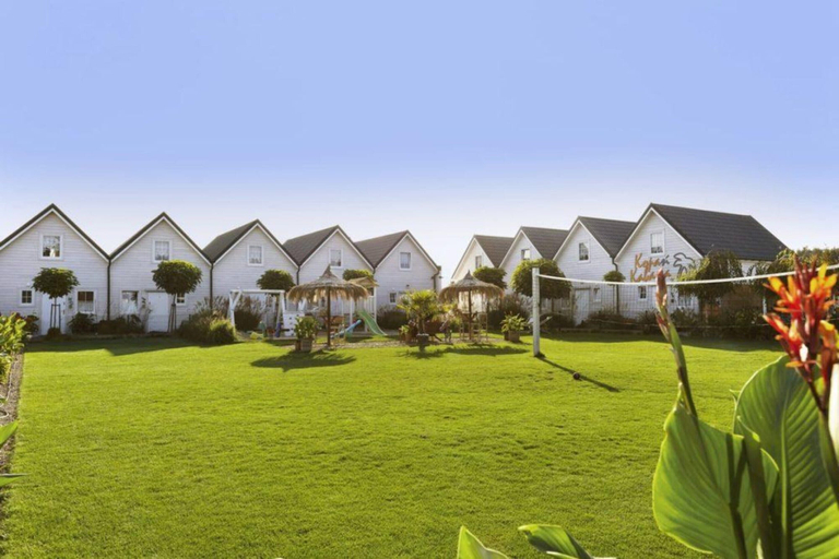 Garden 3, Beachside House in Kopan With Heated Pool, Sławno