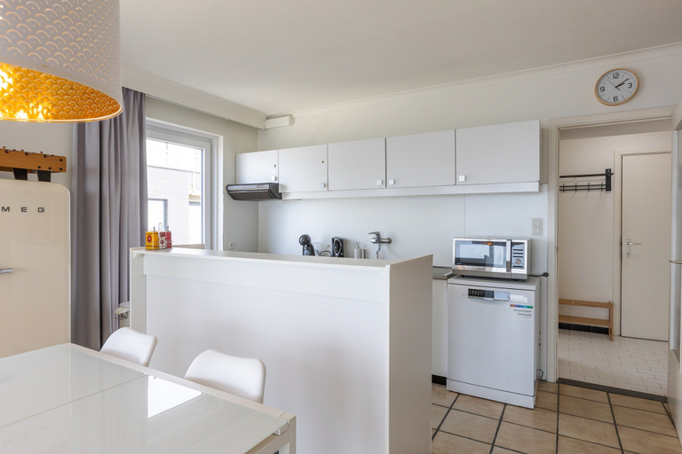 Private kitchen 4, One-bedroom Apartment on the Seafront, West-Vlaanderen