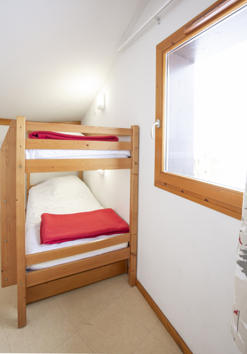 Room 5, Apartment With 2 Rooms and Balcony, Savoie