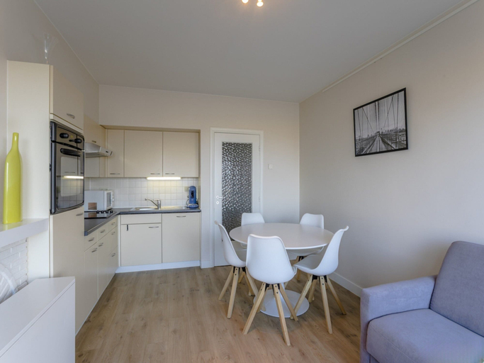 Living room 4, Renovated Ground-floor Apartment in Koksijde, West-Vlaanderen
