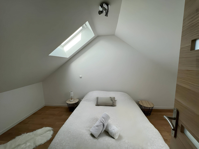 Room 5, Charming Home in Parigne-l'eveque Near Le Mans, Sarthe