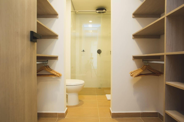 Room 3, Cozy 3 BR in Laureles in Medell n, Medellín