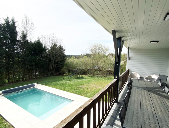 Balcony 5, Holiday Home in Heure With Pool & Sauna, Namur