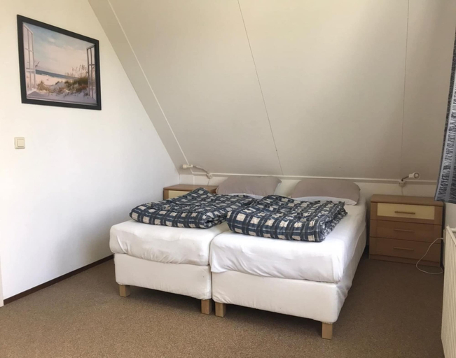 Room 5, Comfortable 6-person Holiday Home, Zijpe