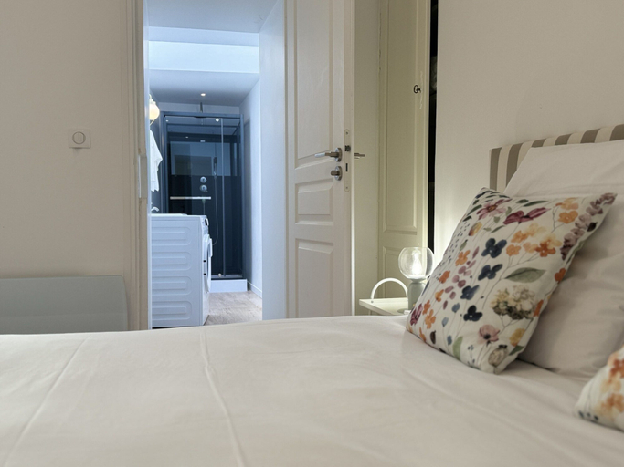 Room 2, Apartment in Le Mans With Private Terrace, Sarthe