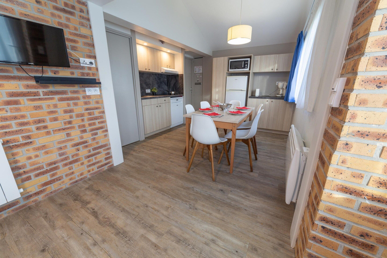 Dining 5, Chalet in Normandy Near Veules-les-roses, Seine-Maritime