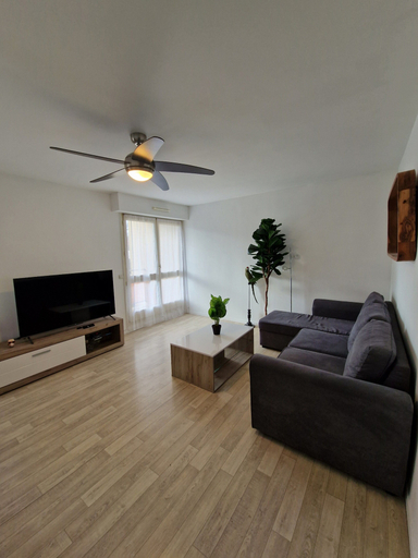 Living room 4, Cozy City Retreat With Balcony, Le Mans, Sarthe