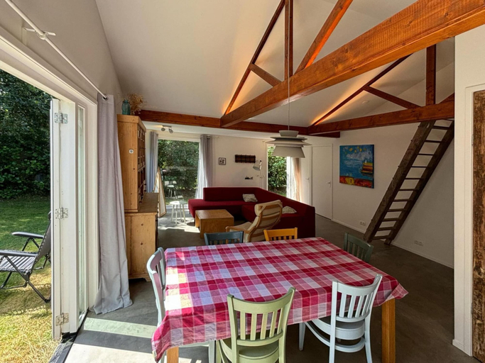 Dining 3, Renovated Bungalow With Garden for Families, Zijpe