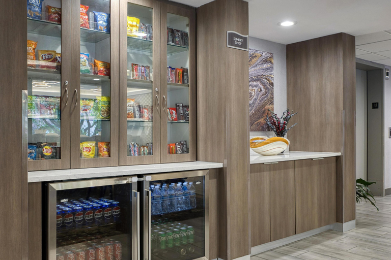 Food & Drinks 5, SureStay Plus Hotel by Best Western Chicago Lombard, Dupage