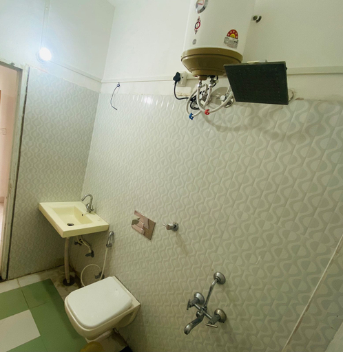 Bathroom 5, Hotel Geeta Garden, Unnao