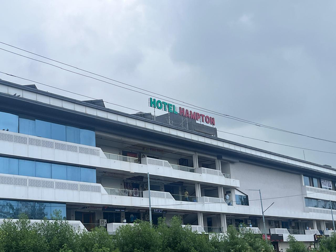 Others 5, HOTEL HAMPTON, Tapi