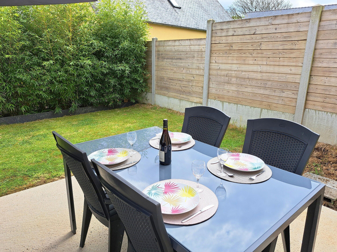 Garden 5, Holiday Home in Brittany Near Telgruc Beach, Finistère