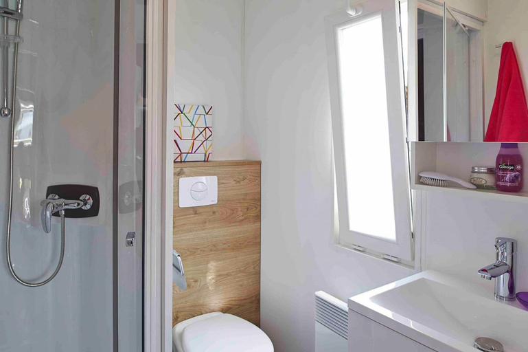 Bathroom 4, Mobile Home in Domaine Les Muriers, Hérault