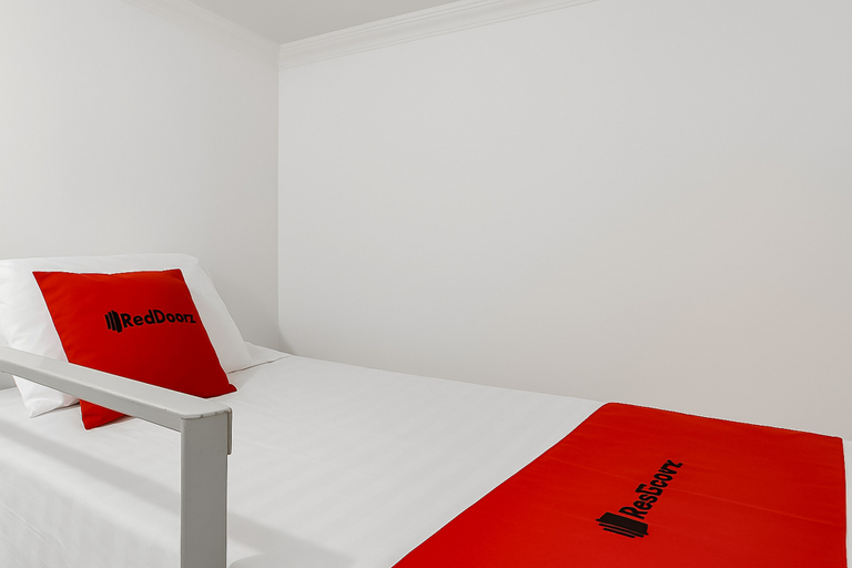 Bedroom 3, RedDoorz Syariah @ Obelix Cirebon, Cirebon