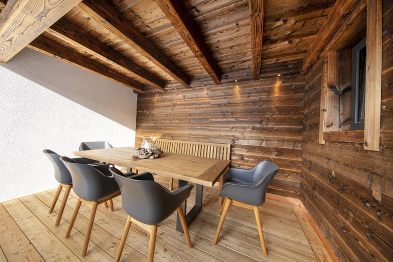 Outdoor dining 4, Chalet With ski Access, Neukirchen, Zell am See