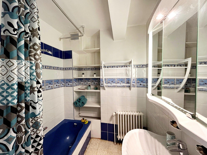 Bathroom 2, Apartment 700 Meters From Baldus Beach, West-Vlaanderen