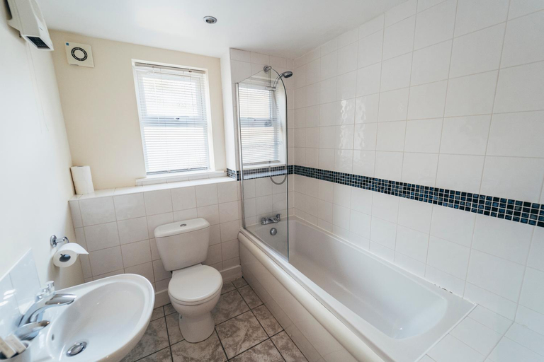 Bathroom 2, The Stay Company, Dalby House, Derby