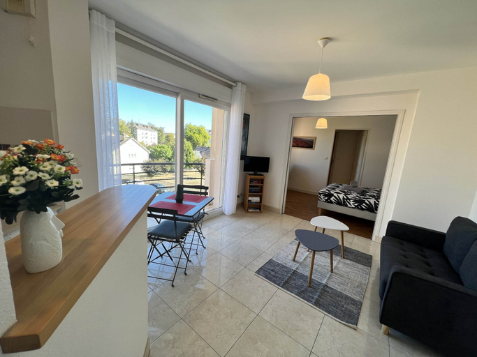 Living room 5, Bright City Escape With Parking, Sarthe