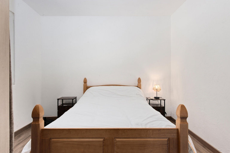Room 3, Villa in Flayosc with Private Pool, Var