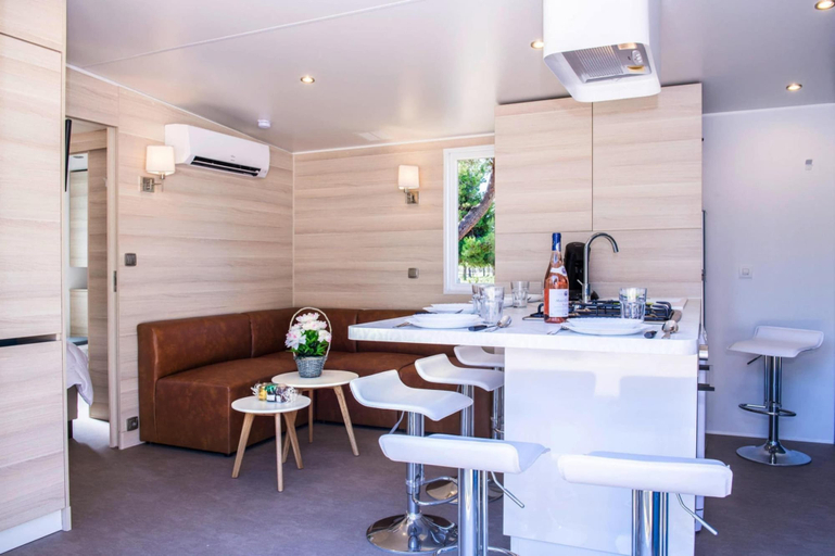 Living room 3, 3-bedroom Mobile Home in Vendres-plage, Hérault