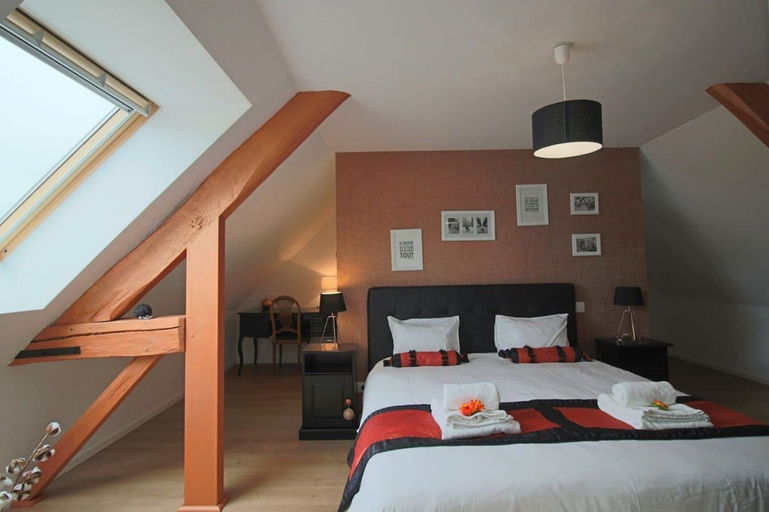 Room 5, Villa in Monce-en-belin Near Le Mans Circuit, Sarthe