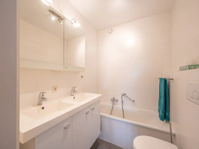 Bathroom 2, Apartment in Knokke-heist Near Beaches, West-Vlaanderen