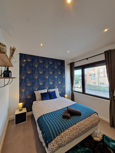 Room 5, Chic & Central - Your Retreat in Le Mans, Sarthe