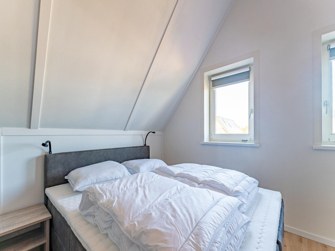 Room 3, Beautiful Holiday Home in Scherpenisse With Charming Terrace, Tholen