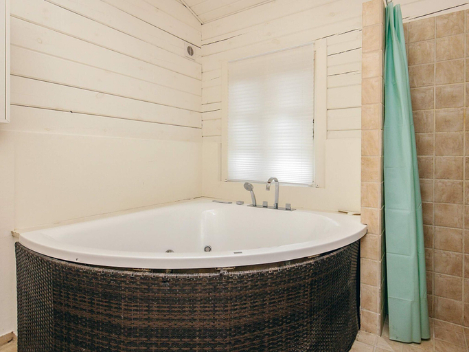Spa treatment, 4 Star Holiday Home in Vaeggerlose, Guldborgsund
