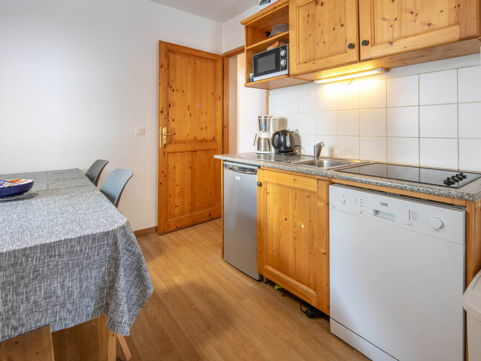 Private kitchen 4, Apartment in Saint-sorlin Near Ski Slopes, Savoie