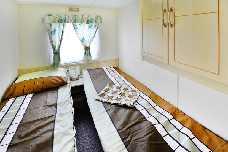 Bedroom 2, Cottage by Ostrowieckie Lake with Private Beach, Sławno