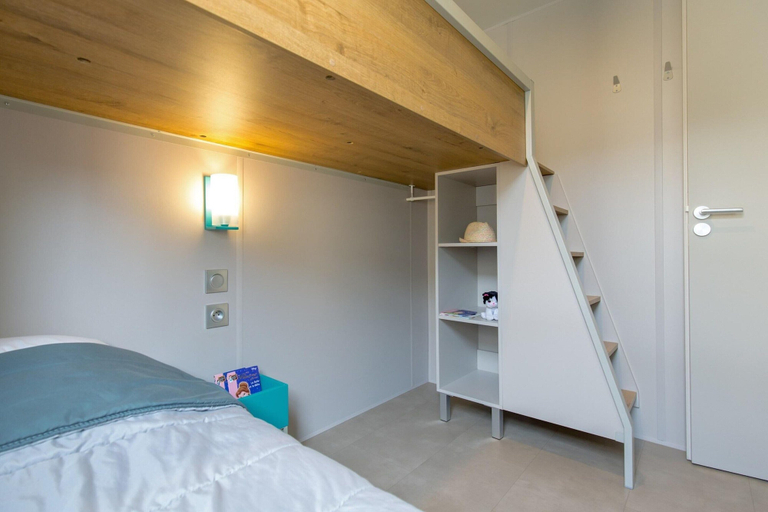 Room 4, Chalet Near French Coast With Pool & Slide, Hérault