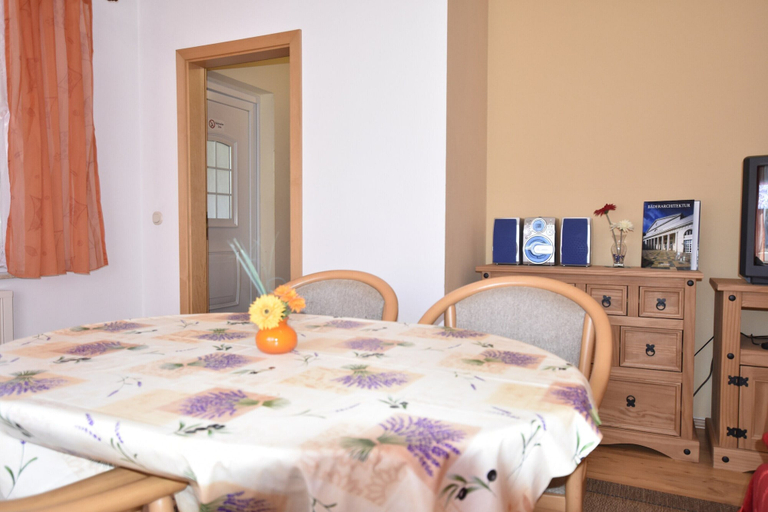Dining 5, Schones Ferienhaus im Nationalpark Granitz, Vorpommern-Rügen