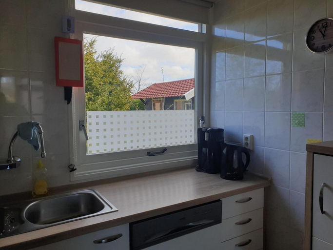 Private kitchen 4, Bungalow on Eureka Park Near Beach, Zijpe
