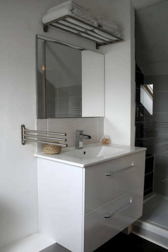 Bathroom 3, Downtown Living With a View, Ideal for 4, Sarthe