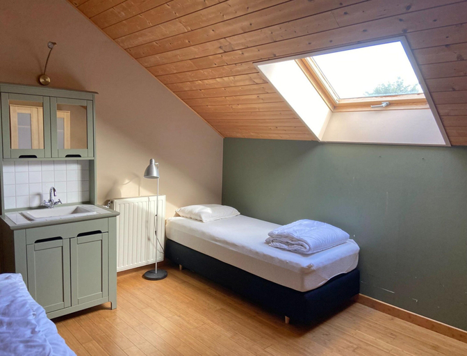 Room 2, Holiday Home in Heure With Pool & Sauna, Namur