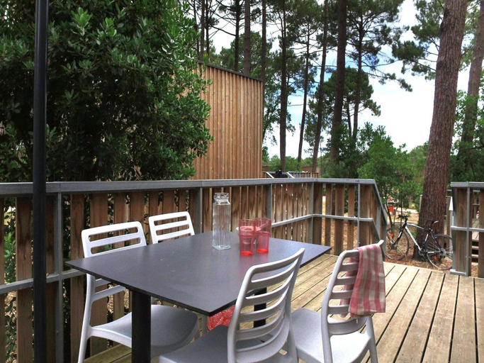Balcony 2, Apartment in Claouey Near Bassin D'arcachon, Gironde