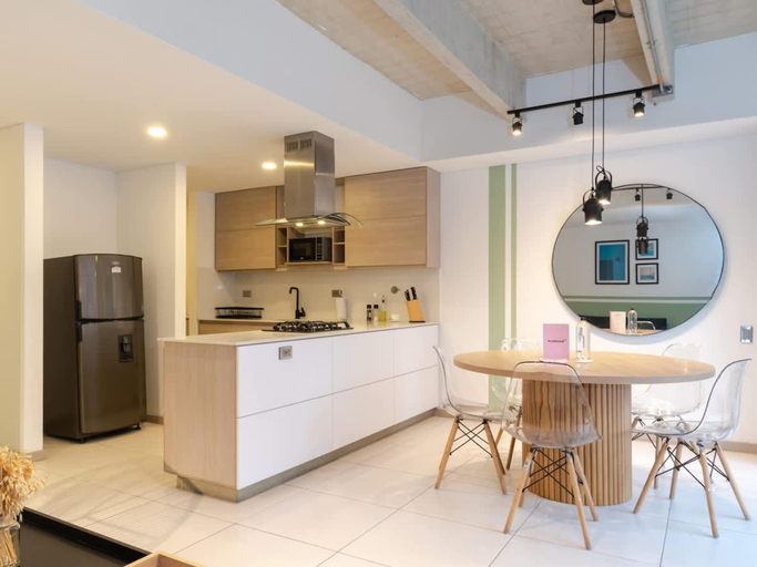 Room 5, Cozy 3 BR w Balcony in Laureles Medell n, Medellín