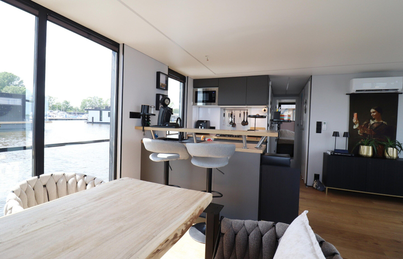 Private kitchen 3, Houseboat With Sauna and Fantastic View, Sneek
