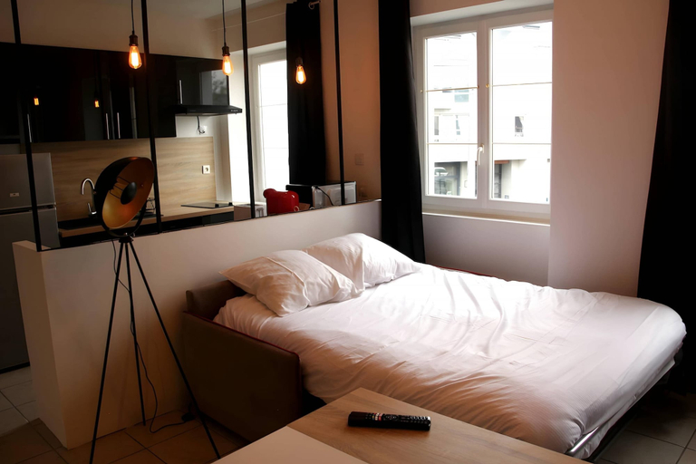 Room 4, Downtown Living With a View, Ideal for 4, Sarthe
