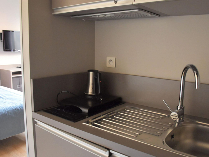 Private kitchen, Res. Lyon Dock Ouest, Lyon, Studio for 2 Pers, Rhône