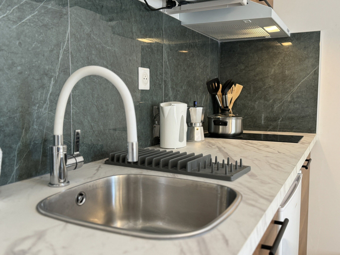 Private kitchen 4, Apartment in Le Mans With Private Terrace, Sarthe
