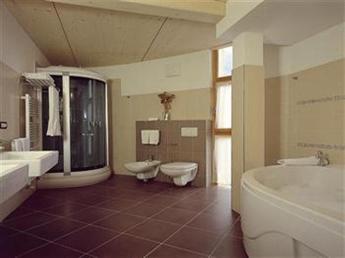 Bathroom 4, Bio Hotel Benny, Trento