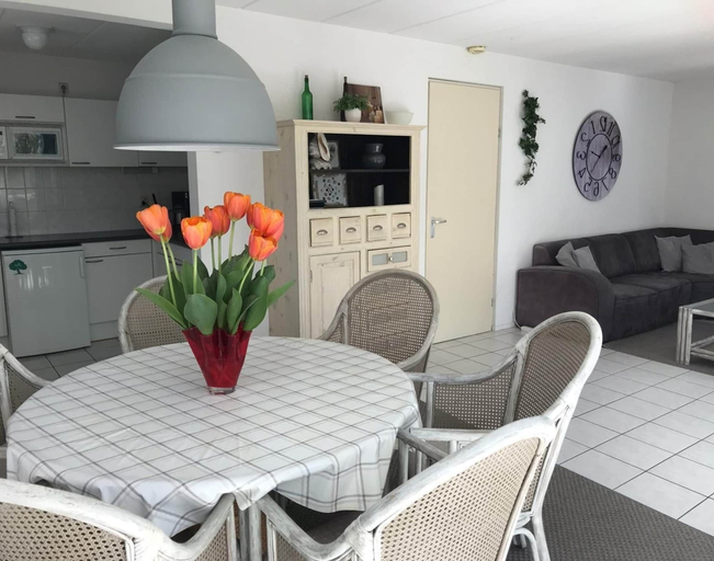 Dining 3, Comfortable 6-person Holiday Home, Zijpe