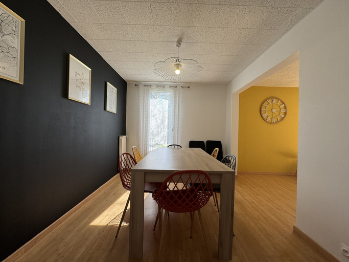 Dining 4, Urban Base in Le Mans - Comfort & Services, Sarthe