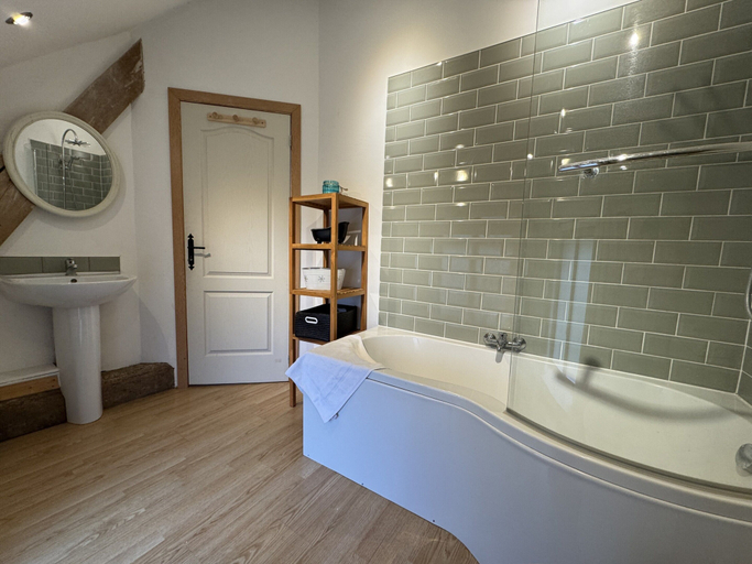 Bathroom, La Grange D'esusterra - Piscine - 6 Pers - Reve au Mans, Sarthe