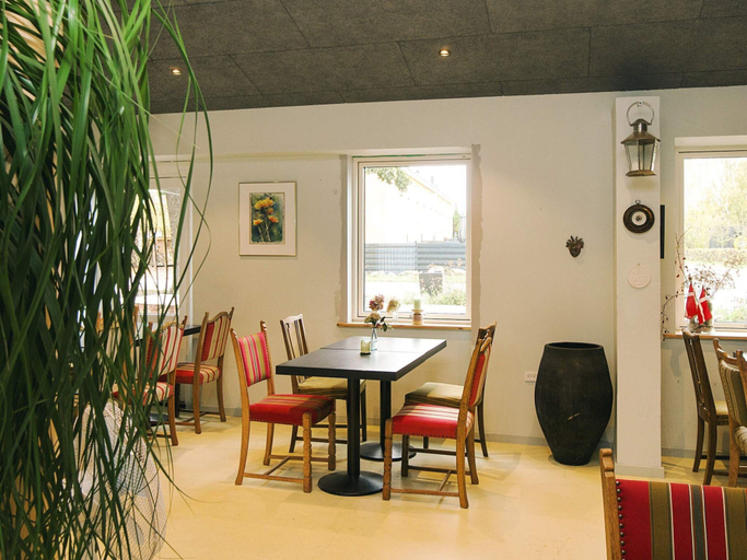 Dining 2, 2 Person Holiday Park Home in Gorlev, Kalundborg