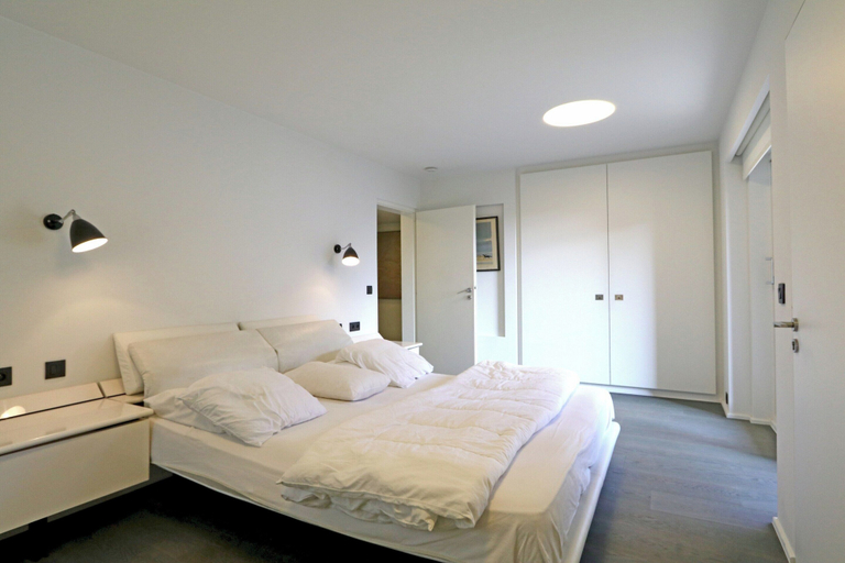 Room 3, Apartment in Het Zoute With Sea Views, West-Vlaanderen